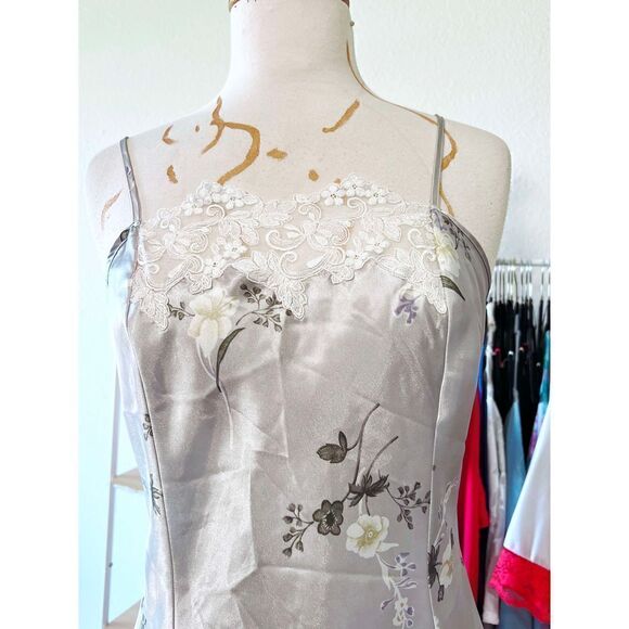 Vintage Grey Snow Floral Night Gown - Picture 2 of 5